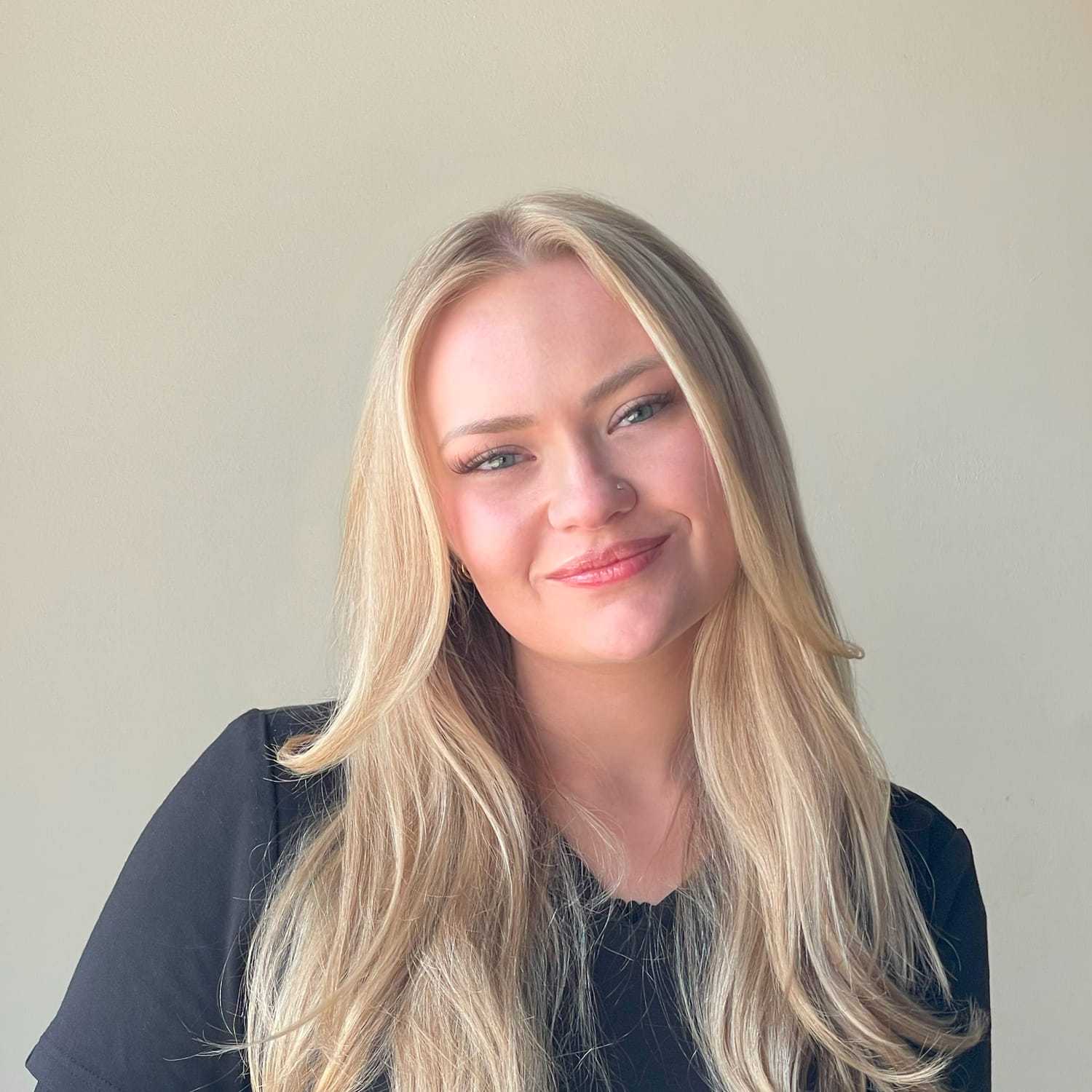 Portrait of Hannah, a professional stylist at Masque by Mask Balanced Skincare, showcasing their expertise and style.
